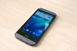 Galaxy S4 Vs HTC One Phone