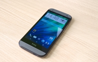 Galaxy S4 Vs HTC One Phone