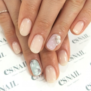 Pearly flowers | Floral Nail designs for spring
