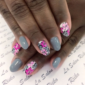Show off | Floral Nail designs for spring