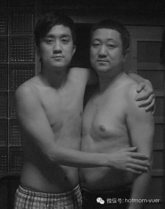 Father and Son Take Same Picture in 2007