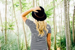 How to fix your hair in a quick up-do without hair ties or clips