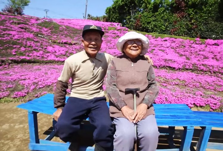 Man Plants a bed of Flower over span of 2 years for his bling wife