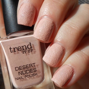 Sandstorm | Textured Nails For this Spring
