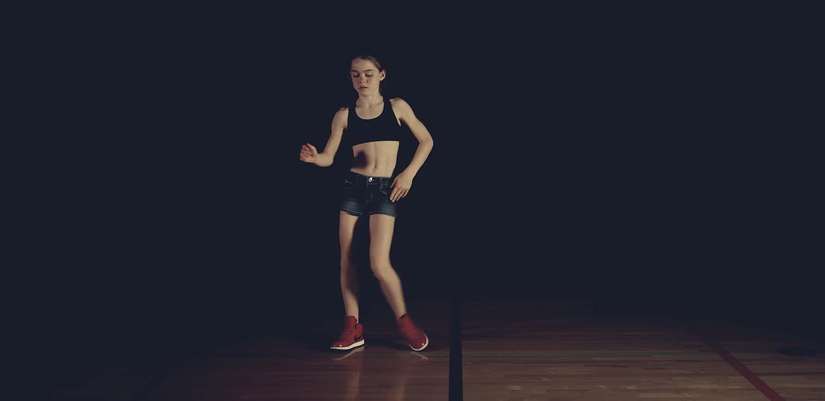 Girl Amazingly Mastered Dubstep Dance Just By Watching Youtube