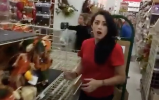 Guy Surprises His Girlfriend at Work Is adorable