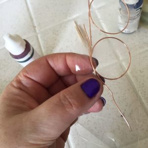 DIY Glitter Earrings - Make The Shape