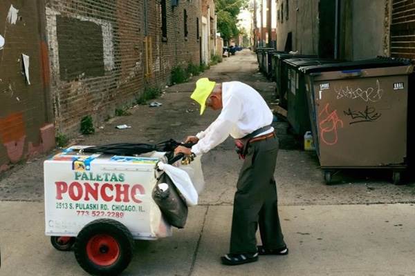 A Stranger Raises Around 300K for a 89-year-old paleta vendor