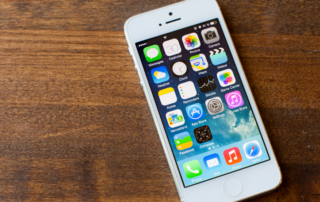 Debongo.com - Why Choose an iPhone Over Android